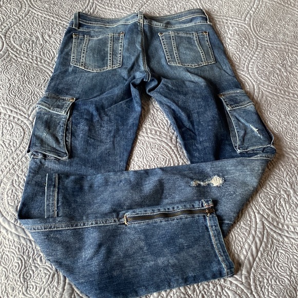 Alice + Olivia Distressed Jeans - Picture 2 of 8